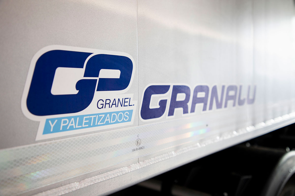 Semirremolques para transporte graneles y paletizados