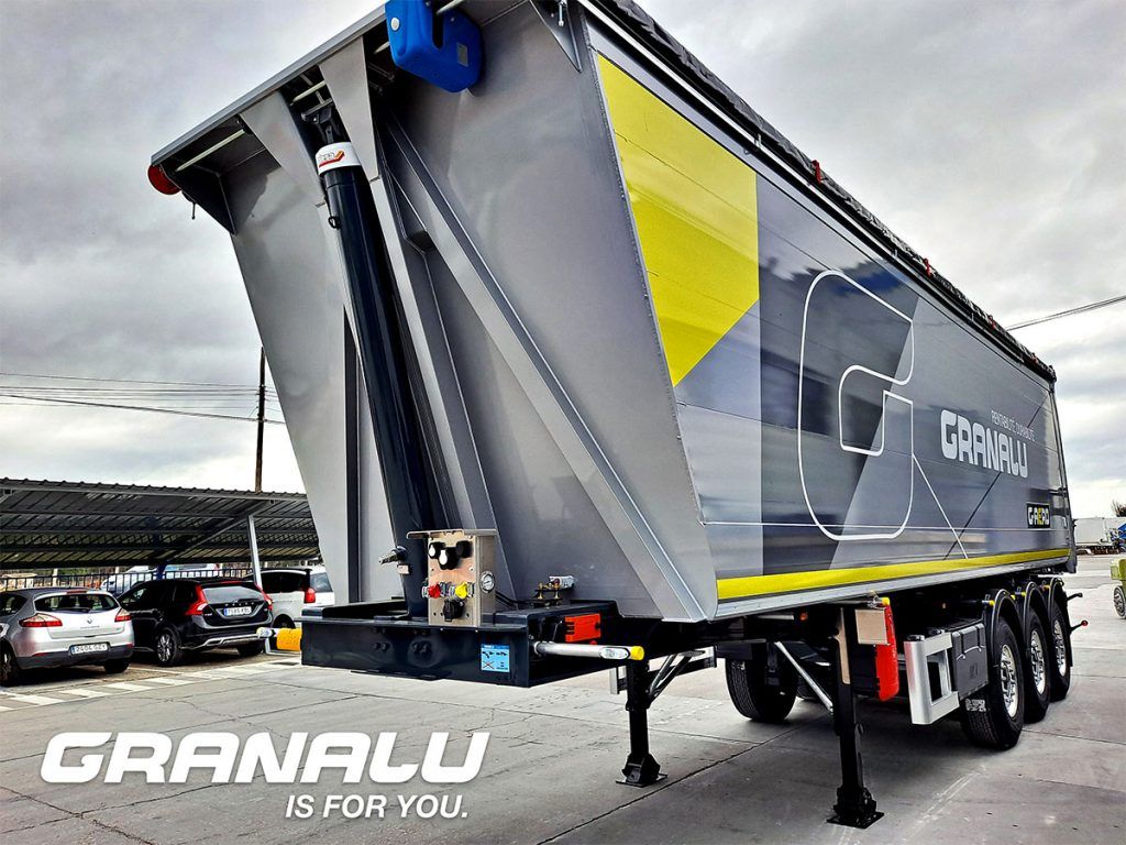 Semirremolque G-Aero de Granalu en operación de carga de graneles